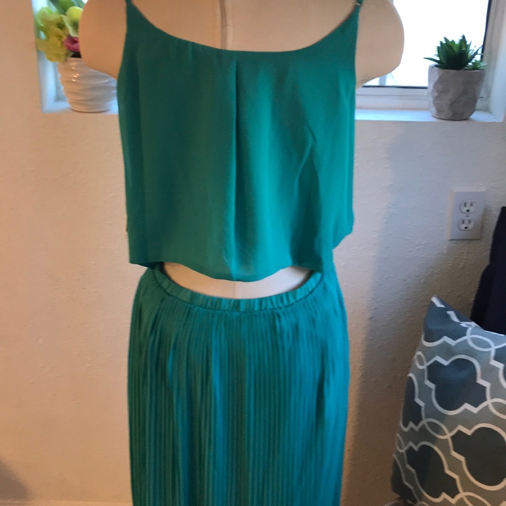 Dress - Picture 4 of 4